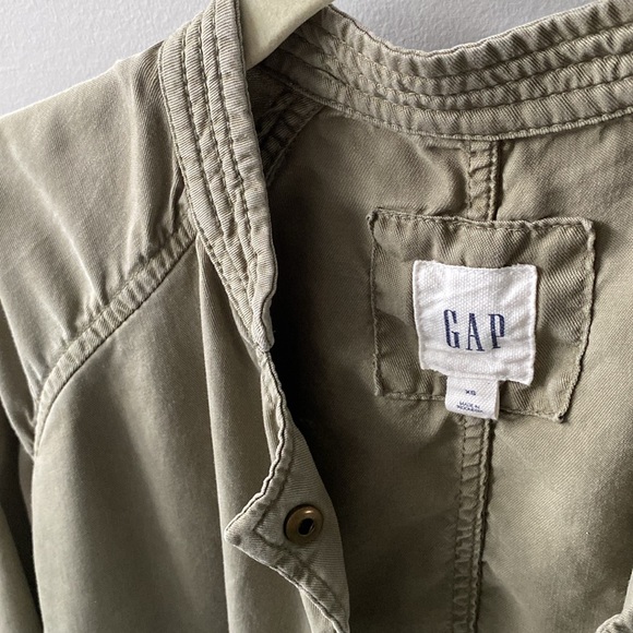 GAP Lightweight Bomber Jacket- women XS - Picture 2 of 3